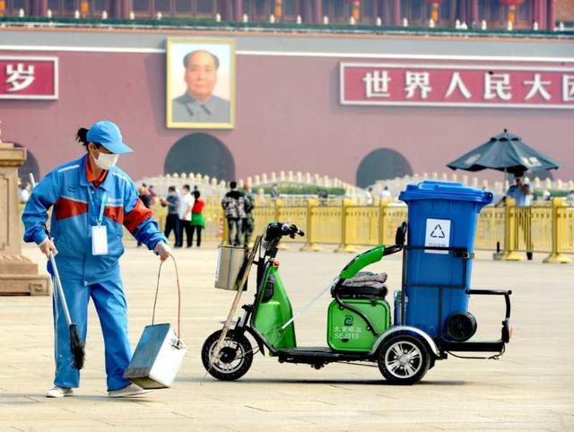 北京天安門廣場移動果皮箱替換固定垃圾桶