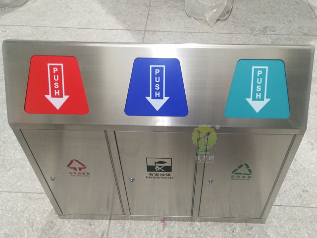 不銹鋼三聯(lián)推蓋環(huán)保垃圾箱