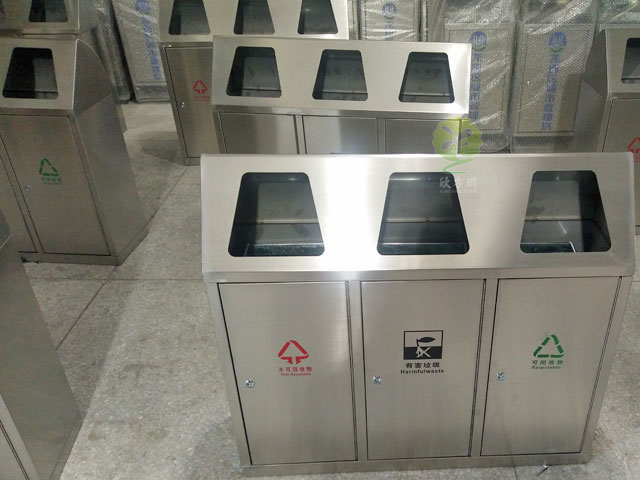 不銹鋼三聯(lián)推蓋環(huán)保垃圾箱