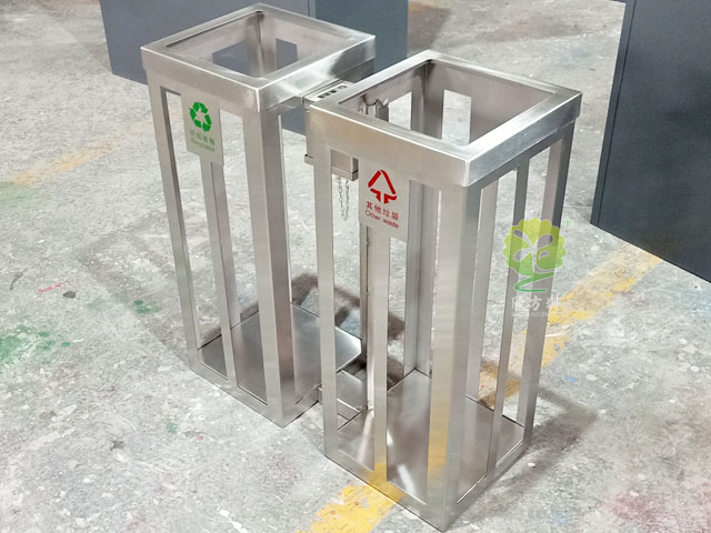 地鐵站方形可視分類垃圾箱