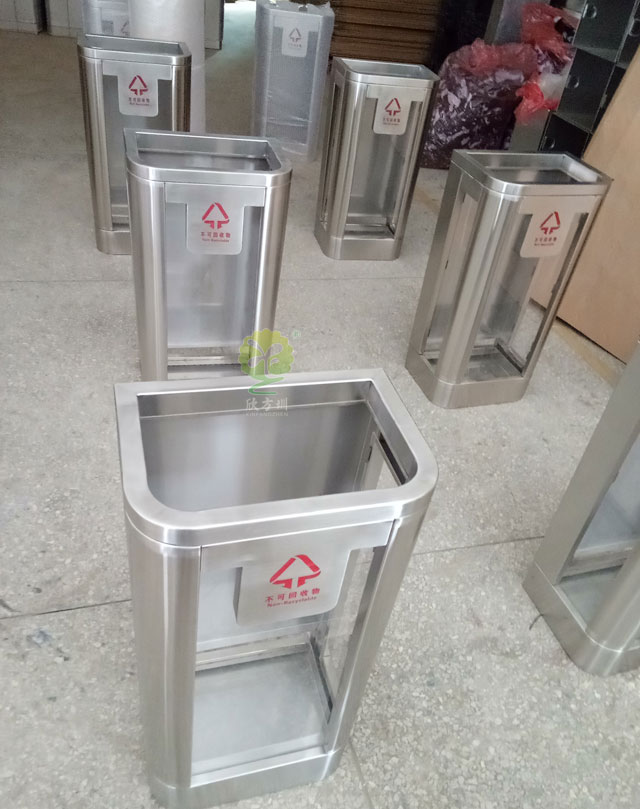 地鐵站透明分類果皮箱