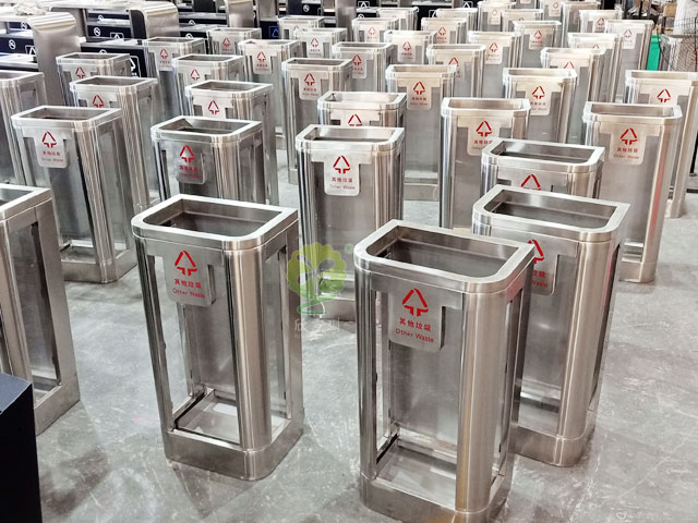 地鐵站透明分類果皮箱