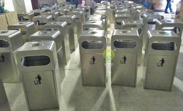 方形垃圾箱還是不銹鋼材質(zhì)好