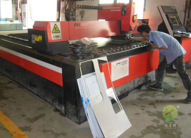 垃圾箱激光切割下料