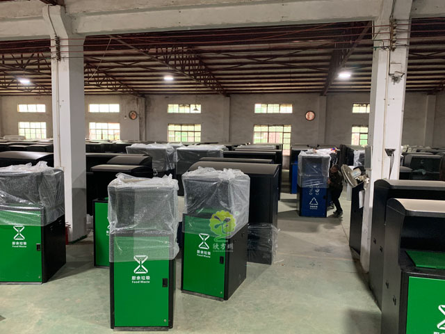 深圳小區(qū)垃圾收集點密閉大垃圾箱