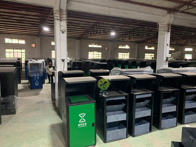 深圳小區(qū)垃圾收集點密閉大垃圾箱